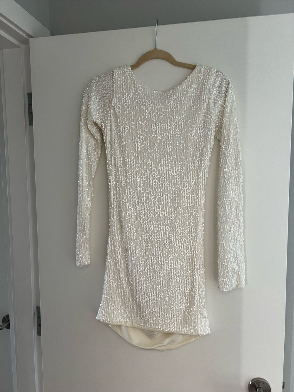 White Backless Long-Sleeve Mini Dress
